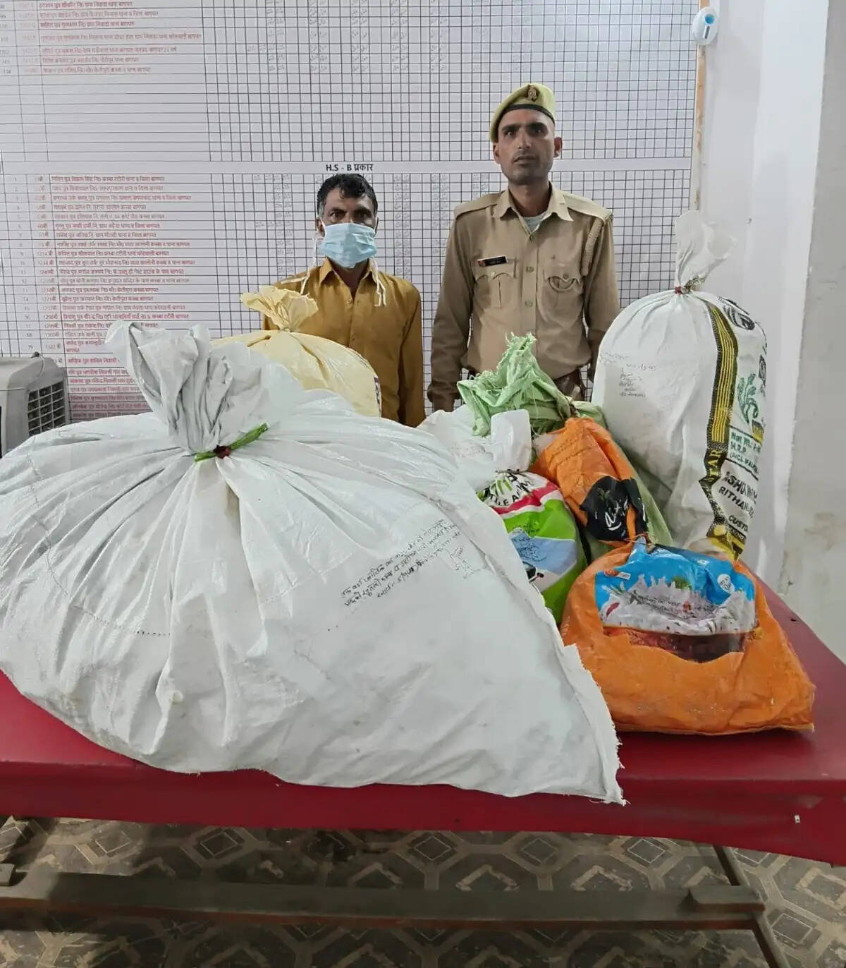 बागपत के टटीरी में अवैध पटाखा फैक्ट्री का भंडाफोड़, युवक गिरफ्तार