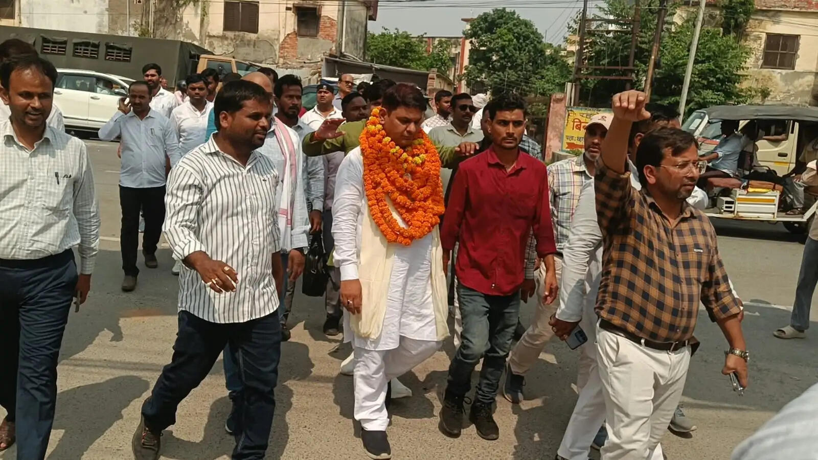 शिक्षक निर्वाचन में डॉ. शरदेंदु कुमार त्रिपाठी ने निर्दलीय दाखिल किया पर्चा