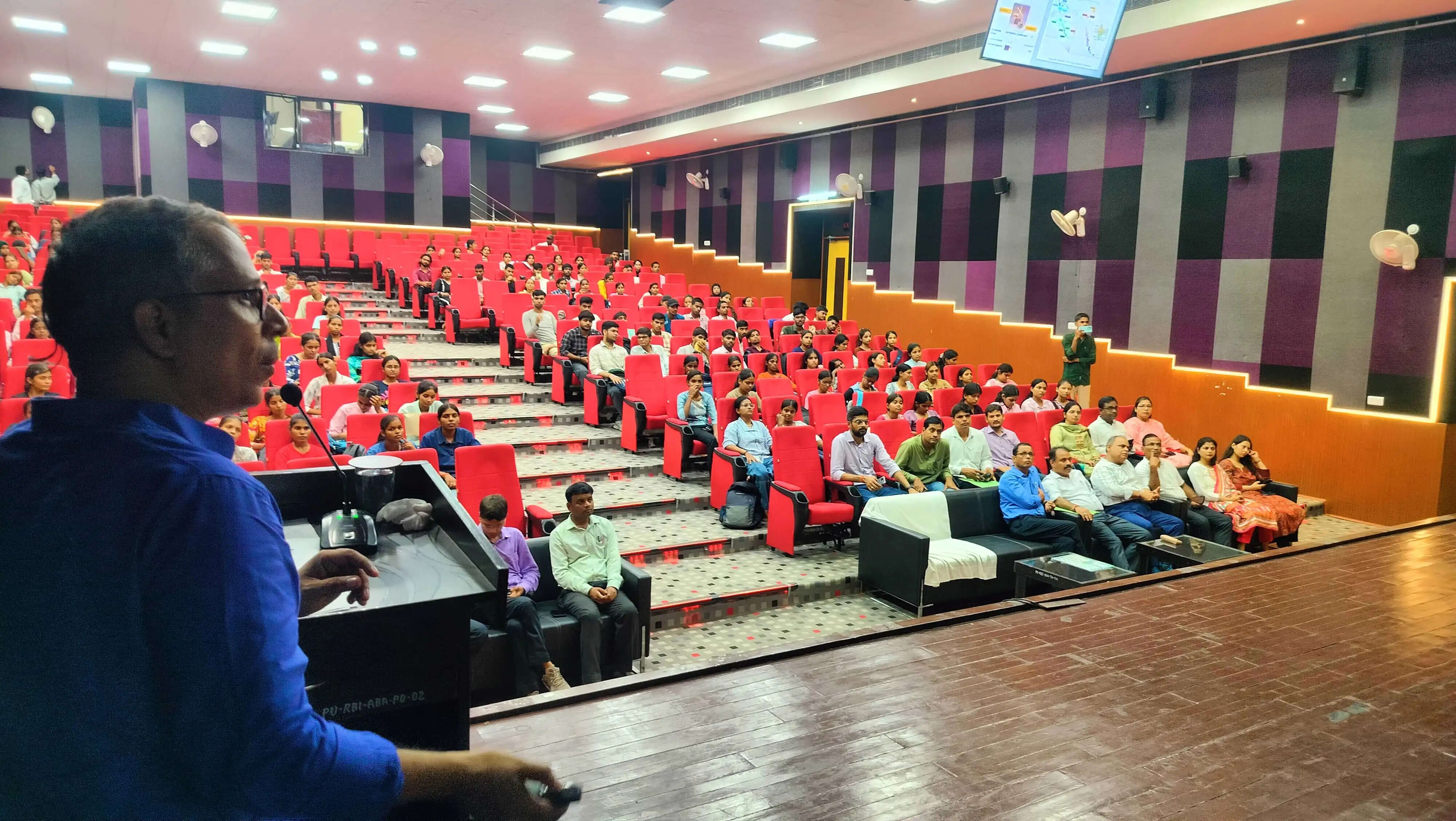 विज्ञान संकाय में नवप्रवेशी विद्यार्थियों के लिए प्रेरणादायी इंडक्शन कार्यक्रम आयोजित