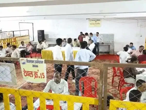 दतिया उपचुनाव: पहले राउंड में भाजपा को बढ़त, आशुतोष तिवारी 909 वोट आगे,&nbsp;दोपहर तक परिणाम आने की संभावना