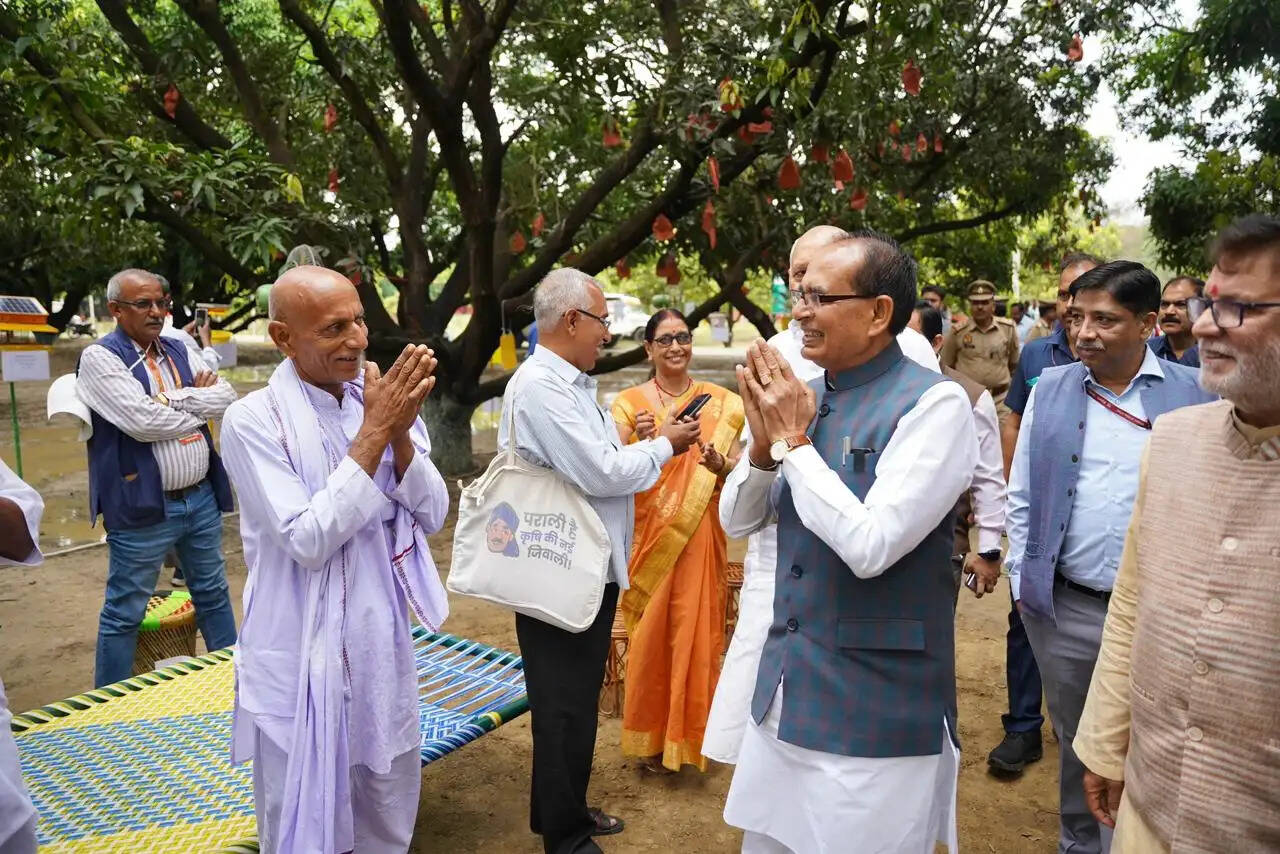 शिवराज सिंह चौहान ने किसानों के साथ किया संवाद,कहा नए बाजारों में आम भेजने का प्रयास जारी