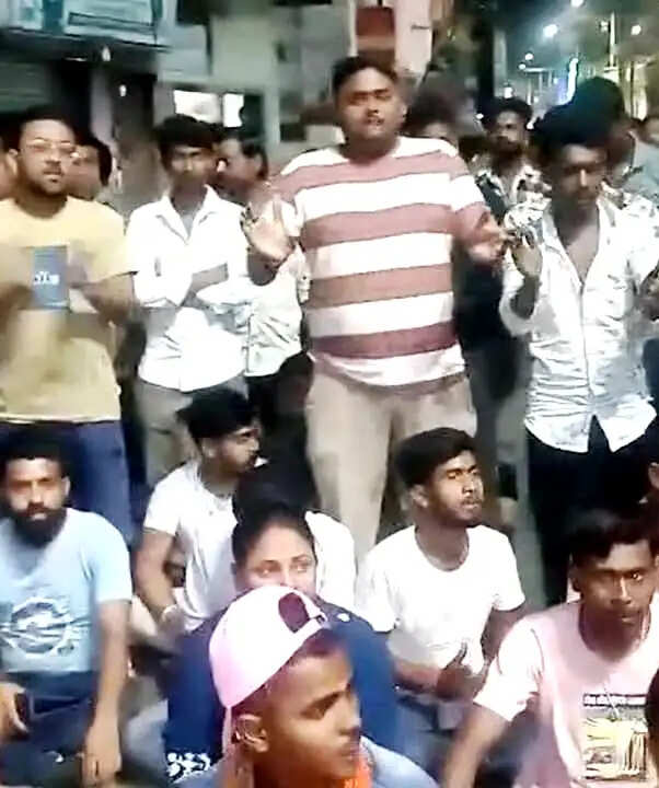 हुगली में तृणमूल एवं भाजपा कार्यकर्ताओं की झड़प, रोकने गए थाना प्रभारी घायल