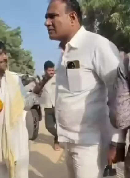 मथनिया में ग्रामीण के साथ अभद्र व्यवहार, चौकी इंचार्ज लाइन हाजिर