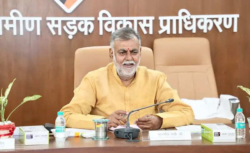 सड़क निर्माण कार्यों में गुणवत्ता, तकनीकी दक्षता और समयबद्धता सुनिश्चित करें : मंत्री पटेल