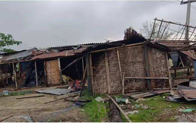 तूफान में सैकड़ों घर क्षतिग्रस्त, बिजली सेवा ठप