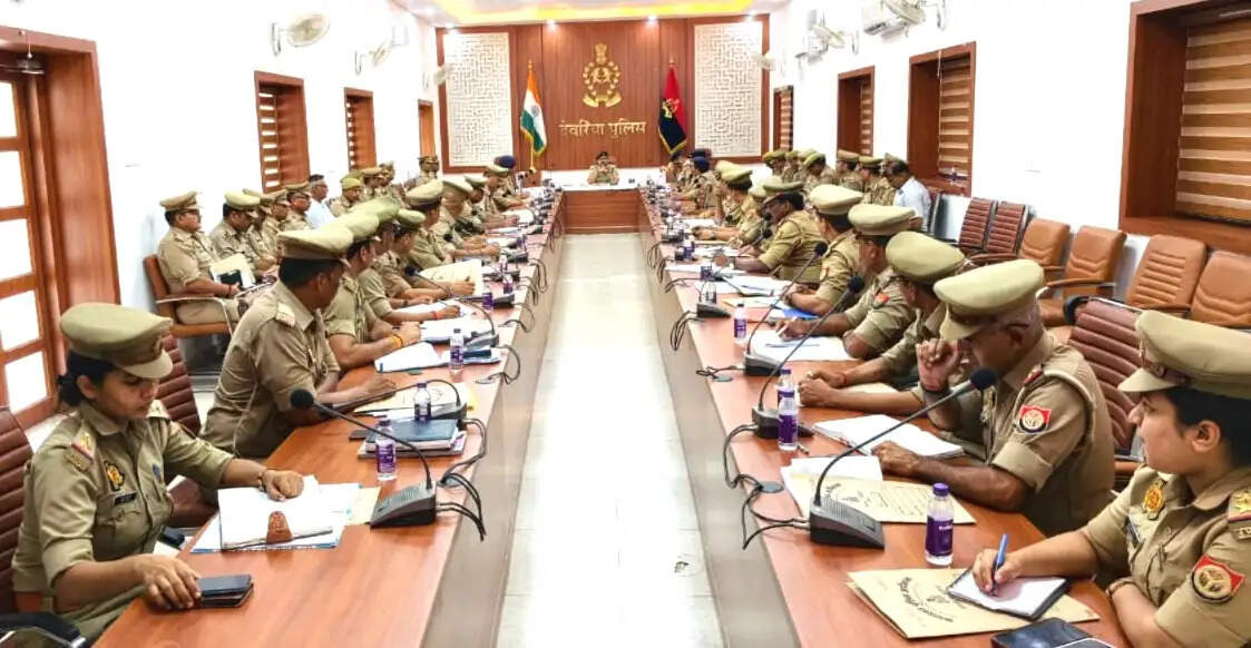 देवरिया : अपराध नियंत्रण को लेकर एसपी ने कसी नकेल, लंबित विवेचनाओं के त्वरित निस्तारण के निर्देश