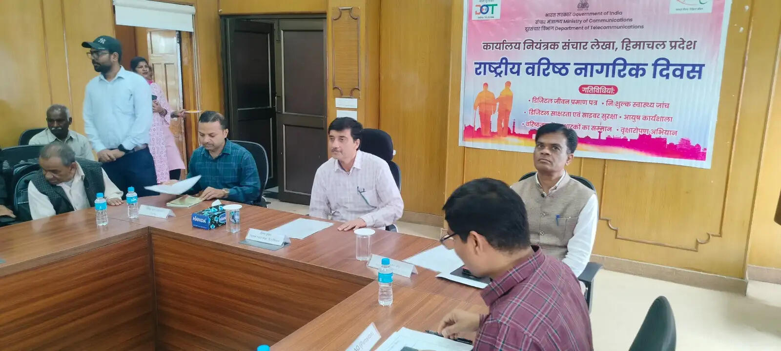 वरिष्ठ नागरिक दिवस पर पेंशनभोगियों को साइबर सुरक्षा और स्वास्थ्य की दी जानकारी