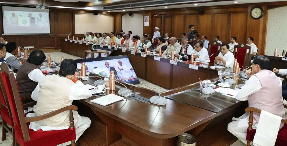 मप्र कैबिनेट में वर्ष 2047 तक आत्मनिर्भर भारत और विकसित मप्र के निर्माण में सरकार की प्रतिबद्धता का संकल्प सर्वसम्मति से पारित