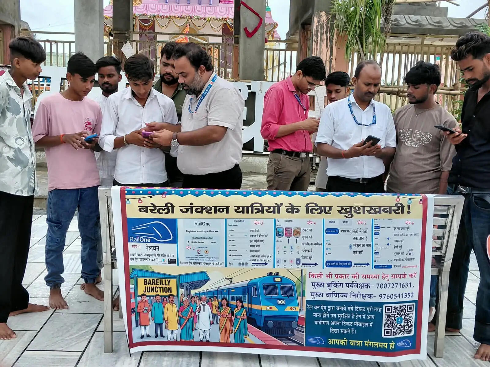 मुरादाबाद : मनोना धाम में रेलवे हेल्प डेस्क स्थापित