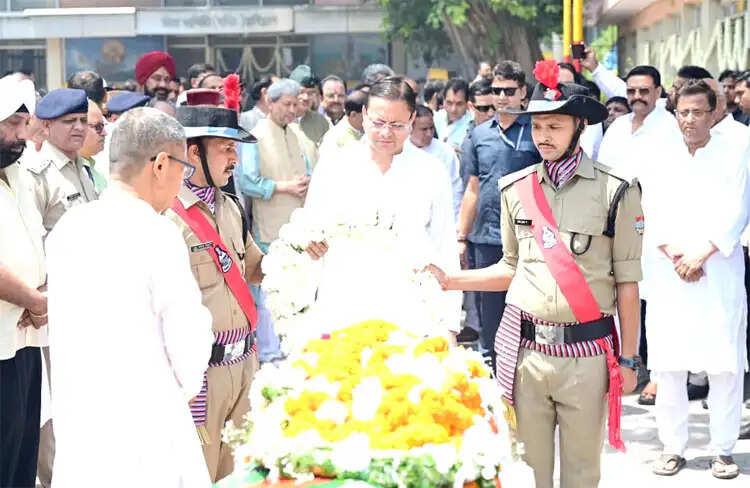 पूर्व मुख्यमंत्री भुवन चंद्र खंडूड़ी पंचतत्व में विलीन, राजकीय व सैन्य सम्मान के साथ दी गई अंतिम विदाई