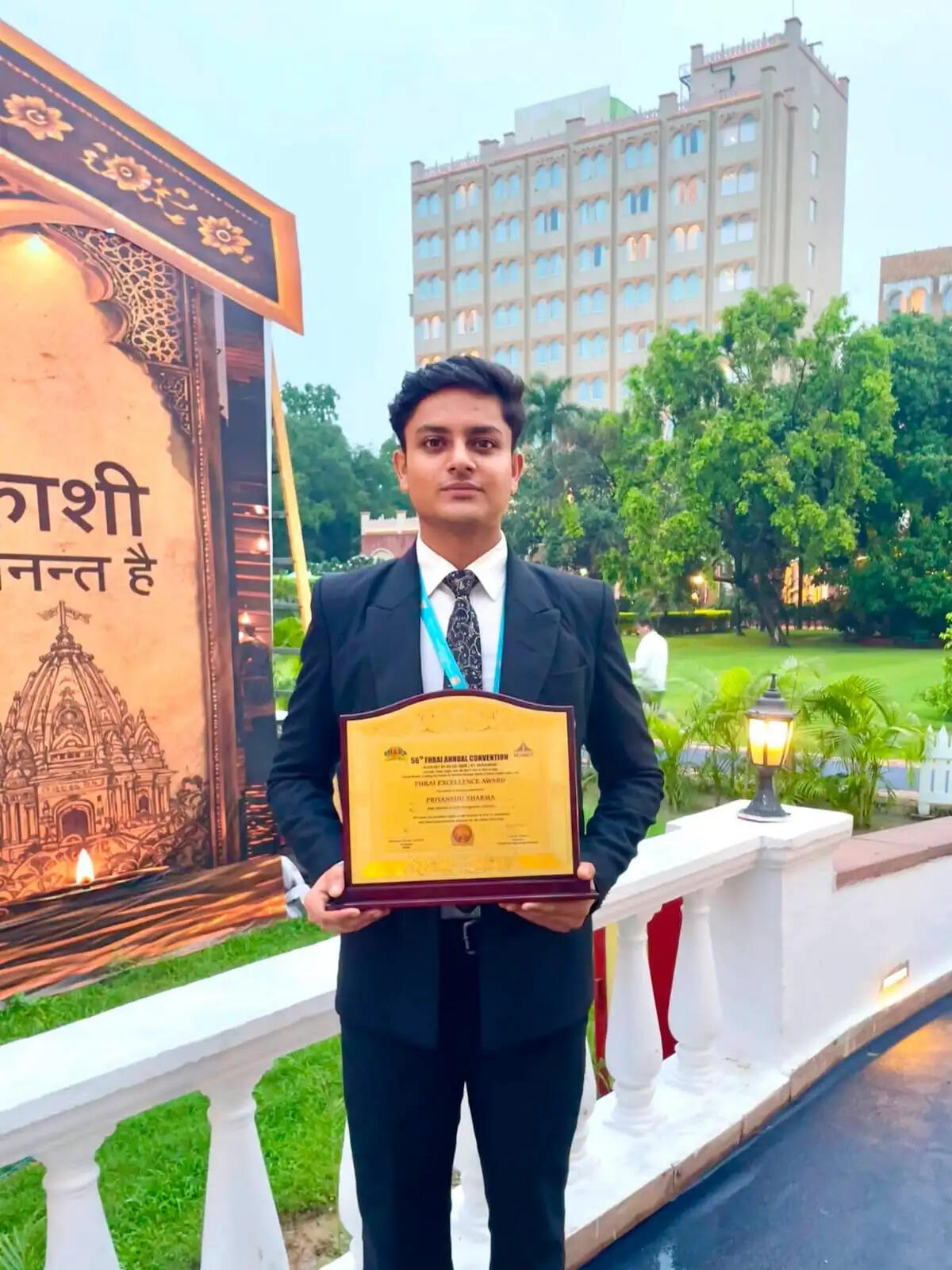 आईएचएम हमीरपुर के विद्यार्थी प्रियांशु शर्मा को प्रतिष्ठित एफएचआरएआई उत्कृष्टता पुरस्कार