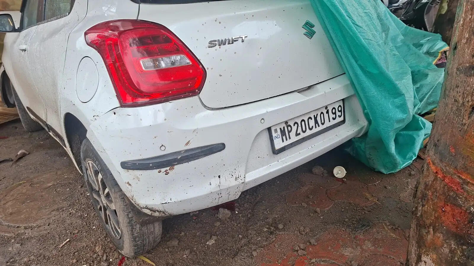 जबलपुर में तेज रफ्तार कार दुकान में घुसी, एक की मौत, दो घायल