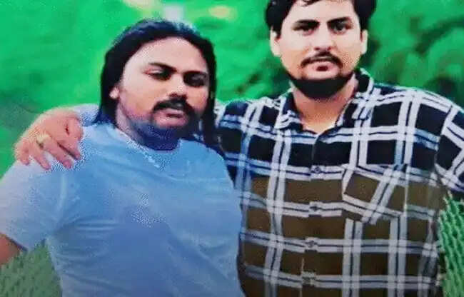 सोनीपत : कार डिवाइडर से टकराई, दो दोस्तों की मौत, पांच घायल