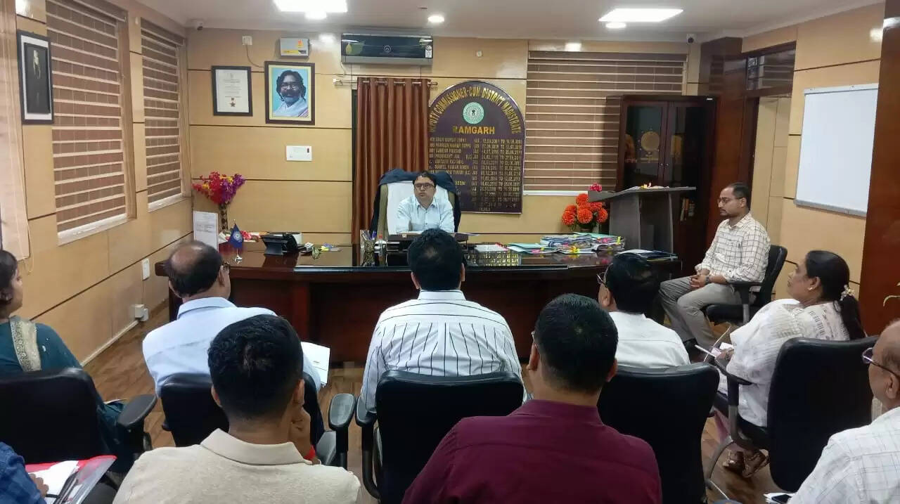 डीसी ने अधिकारियों को दिया स्टेटमेंट तैयार करने का निर्देश