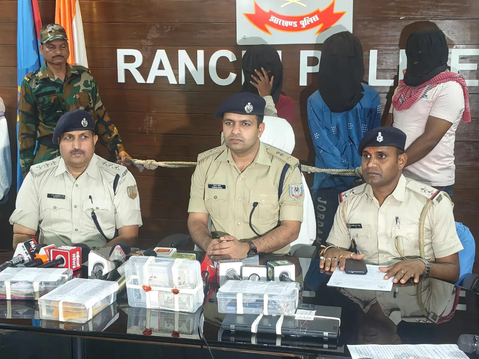 चोरी का खुलासा, चार गिरफ्तार