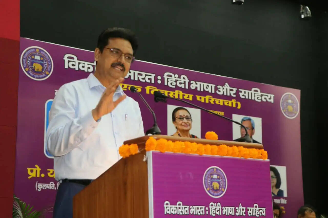 भाषा व्याकरण से नहीं, बल्कि उसे बोलने वाले समाज के सामर्थ्य और शक्ति से महान बनती हैः प्रो. योगेश सिंह