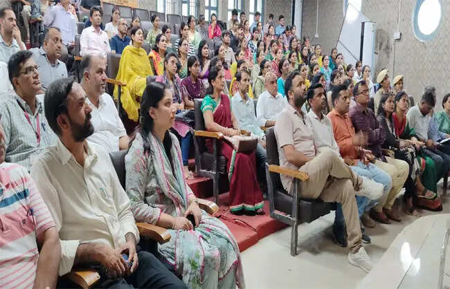 नारनाैल: विभाजन विभीषिका स्मृति दिवस पर छलका 1947 का दर्द, सभागार हुआ भावुक