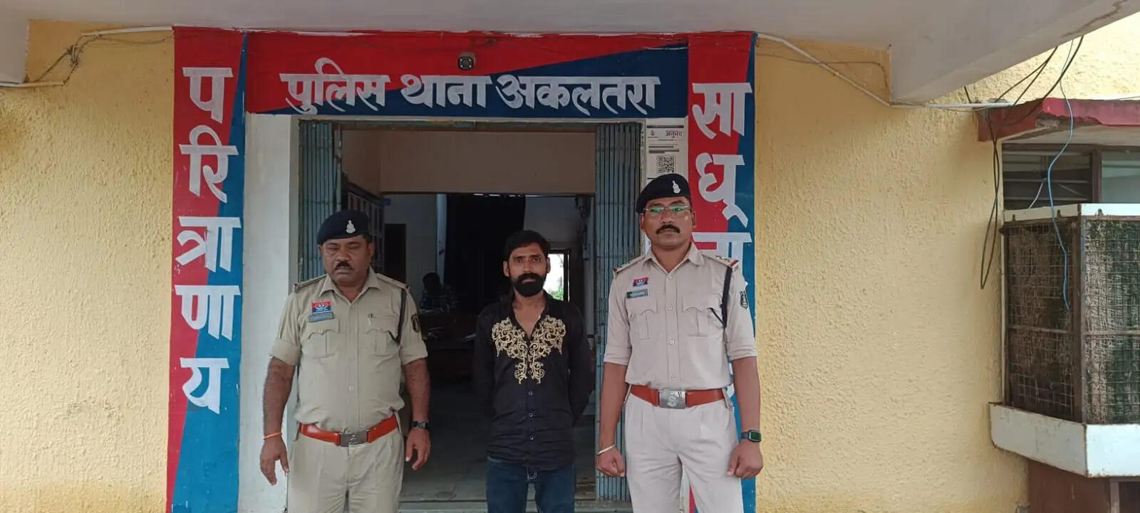 जांजगीर-चांपा: नकली नोट से शराब खरीदने पहुंचा युवक गिरफ्तार, पुलिस ने 500 रुपये के चार फर्जी नोट किए जब्त