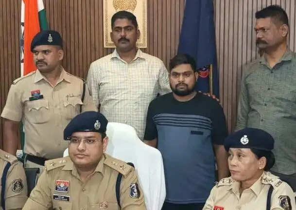 रायपुर : नशीली सिरप खपाने ग्राहक ढूंढ रहा आरोपित गिरफ्तार, 1.40 लाख का माल बरामद