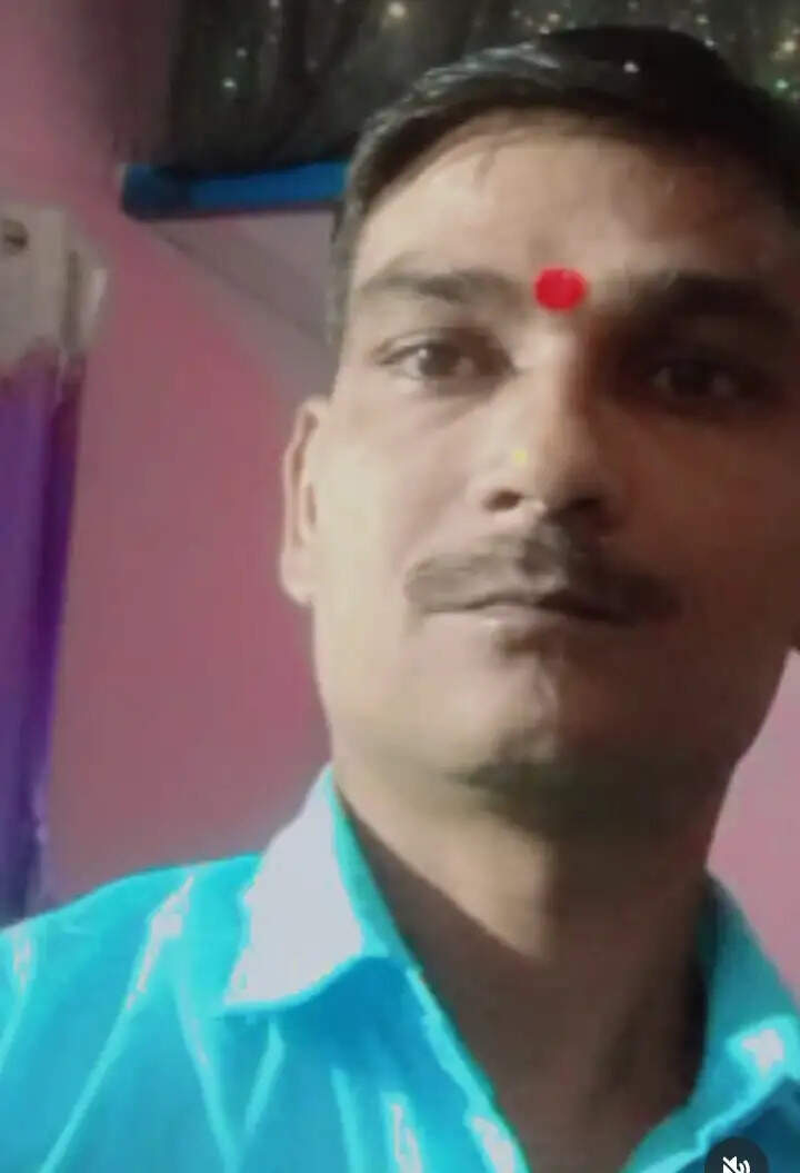 मिट्टी खुदाई को लेकर विवाद में युवक की पीट-पीटकर हत्या, गांव में तनाव