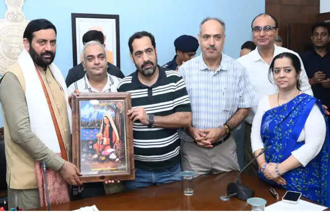 हरियाणा&nbsp;के&nbsp;मुख्यमंत्री से कश्मीरी हिंदू प्रकोष्ठ के प्रतिनिधिमंडल ने की मुलाकात