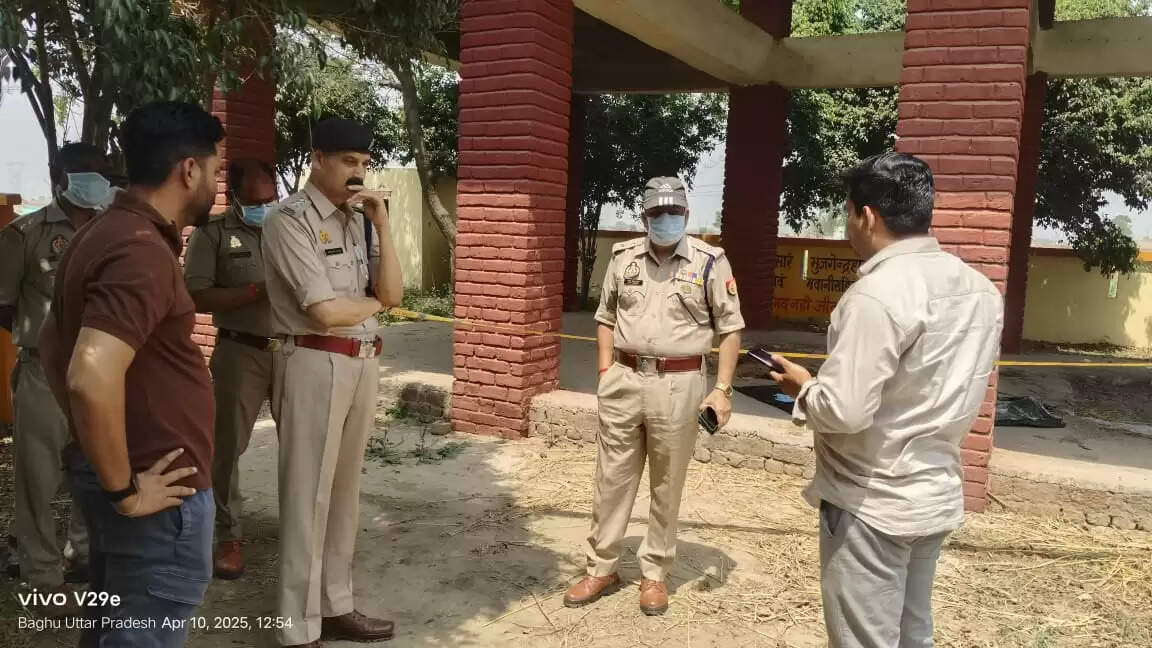 श्मशान घाट में हत्या कर पेट्रोल से जलाया शव