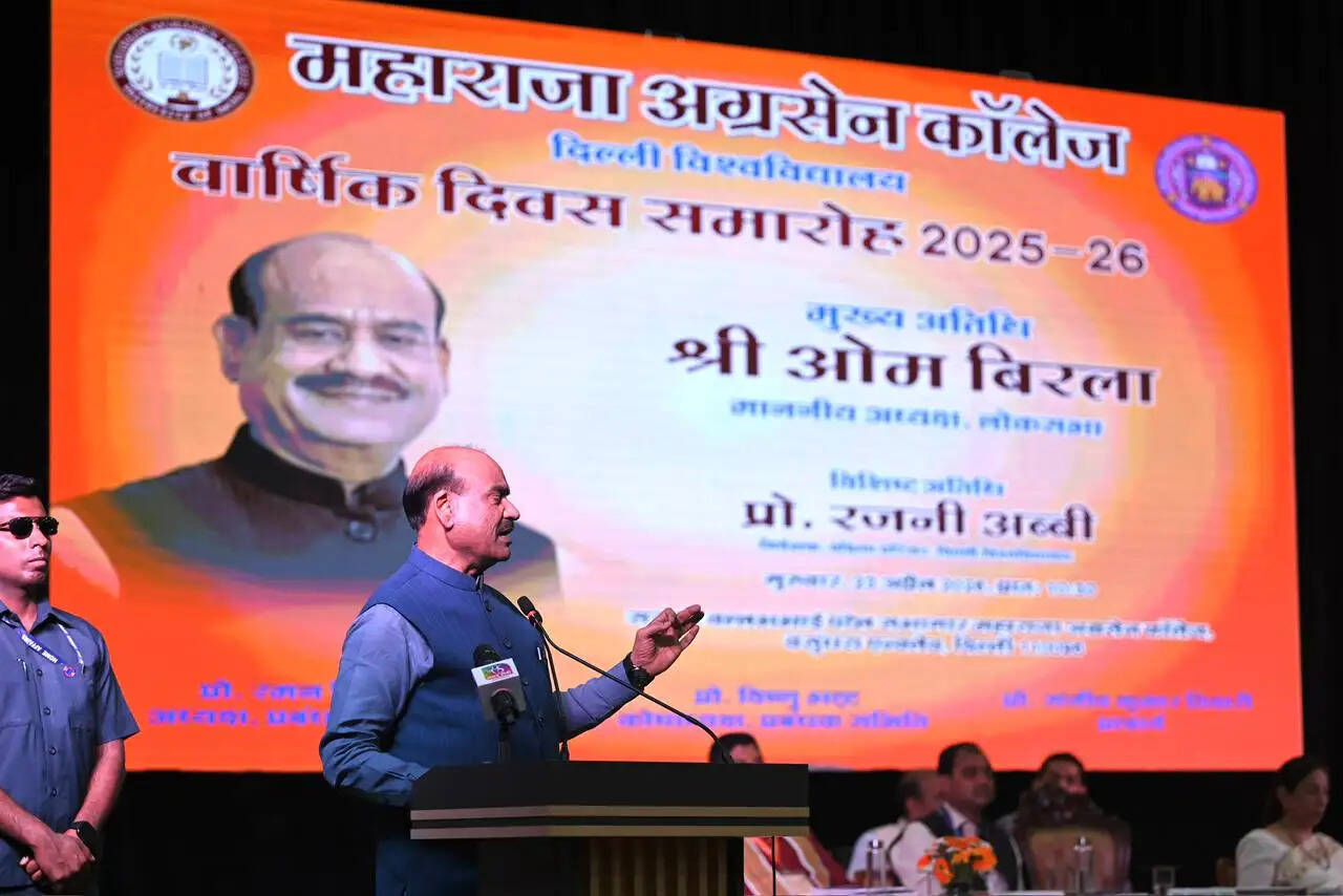 ओम बिरला ने डीयू के महाराजा अग्रसेन कॉलेज में विद्यार्थियों को किया प्रेरित
