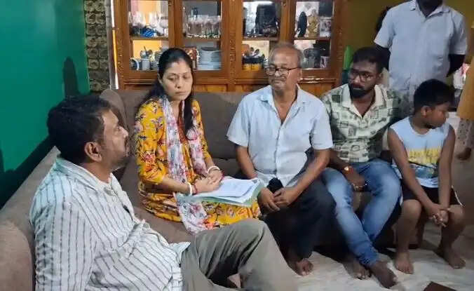 सिलीगुड़ी के कारोबारी समर मंडल नेपाल में लापता, परिवार से मिले पर्यटन मंत्री शंकर घोष
