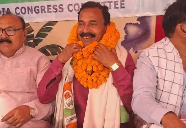 27 वर्षों के बाद एनसीपी नेता मनोज जायसवाल समर्थकों के साथ कांग्रेस में हुए शामिल