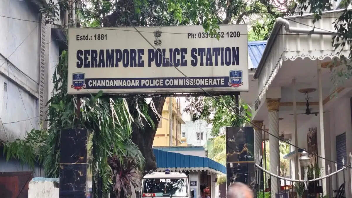 पुलिस के समन पर थाने नहीं पहुंचीं पूर्व सांसद अपरूपा पोद्दार