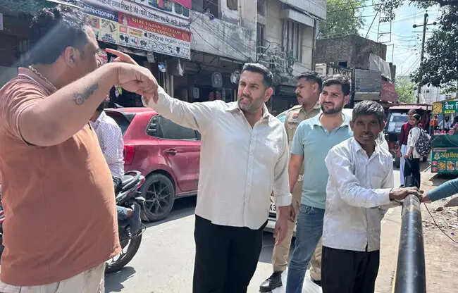 सोनीपत: 33 लाख से रेलवे रोड पर सजावटी बिजली व खंभे लगेंगे: विधायक निखिल