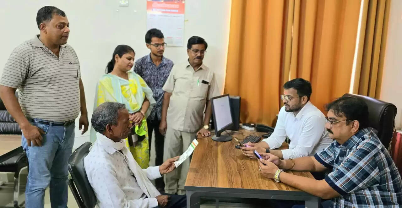 भाजपा के शिविर में 70 वर्ष से अधिक बुजुर्गों का बना आयुष्मान कार्ड, पहले दिन 27 कार्ड बने