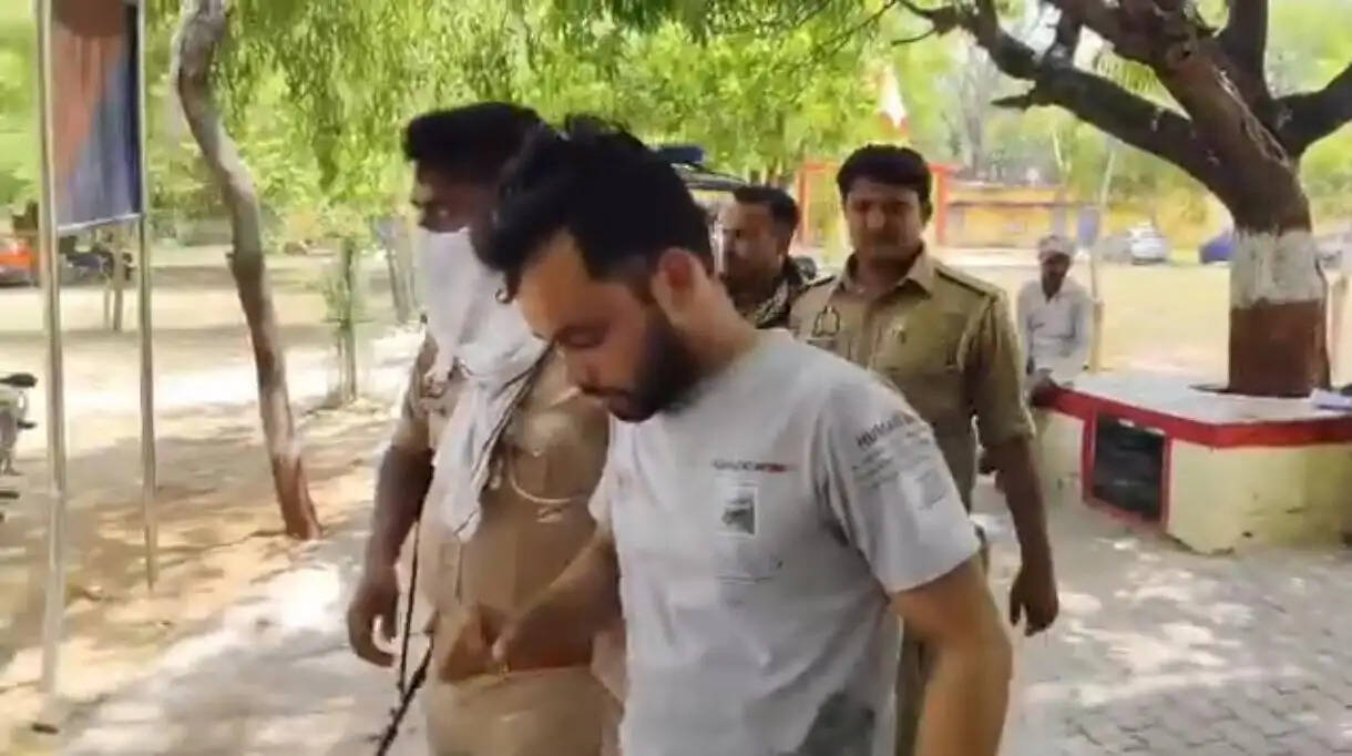 रियासतकालीन तोप चुराने की कोशिश में गोरखपुर का युवक गिरफ्तार