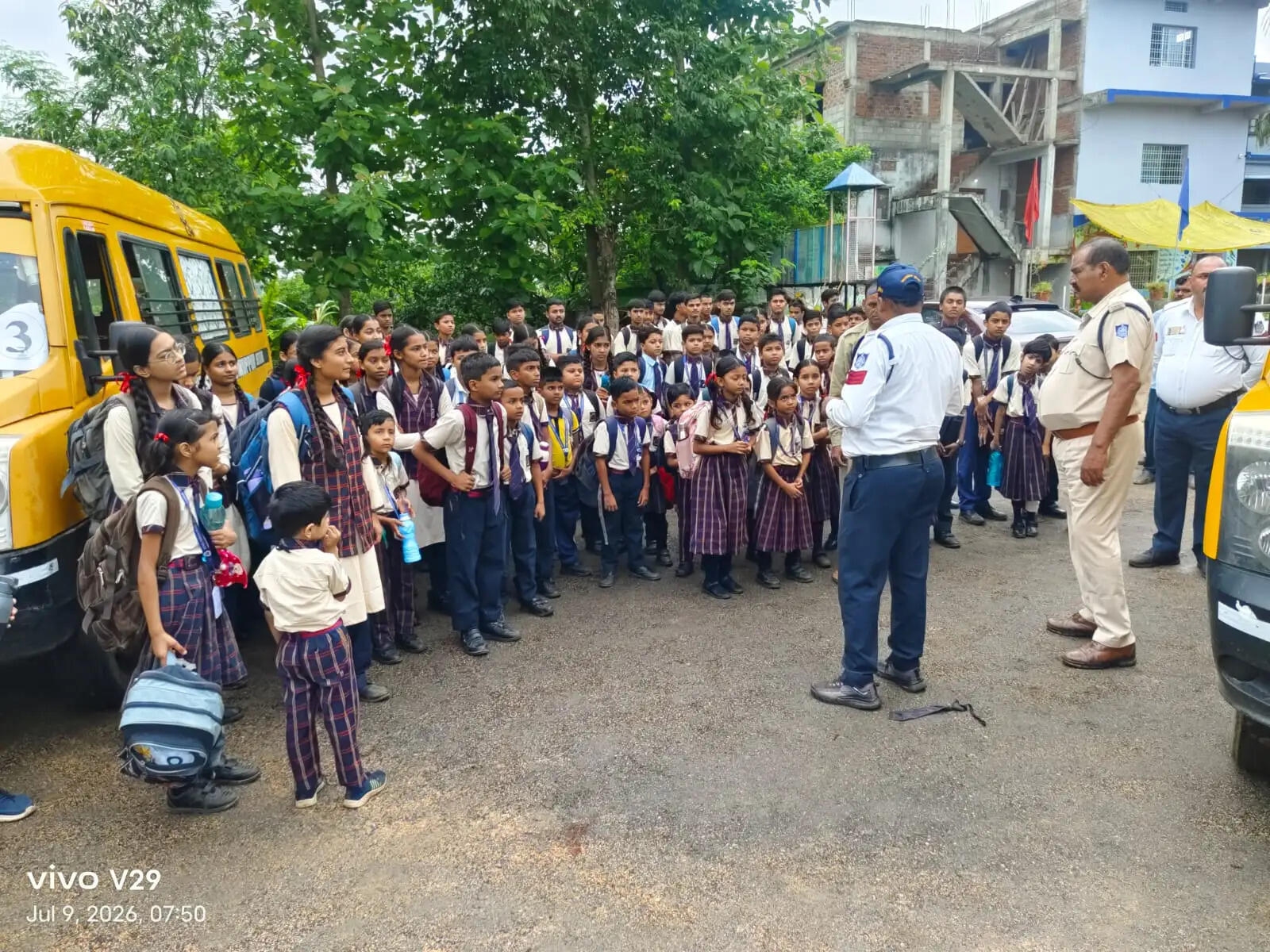 अनूपपुर: बिना परमिट दौड़ रही दो स्कूल बसें जब्त, लगाया 22,500 रुपये का जुर्माना