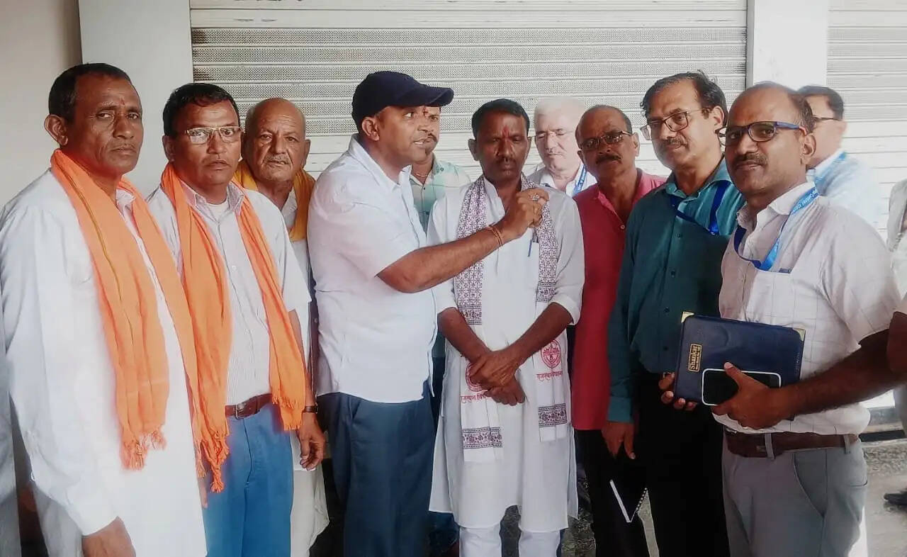 यूरिया-डीएपी न मिलने पर किसान संघ ने उप रजिस्ट्रार व सीसीबी एमडी को हटाने और निजी व्यापारियों पर लगाम कसने की मांग की