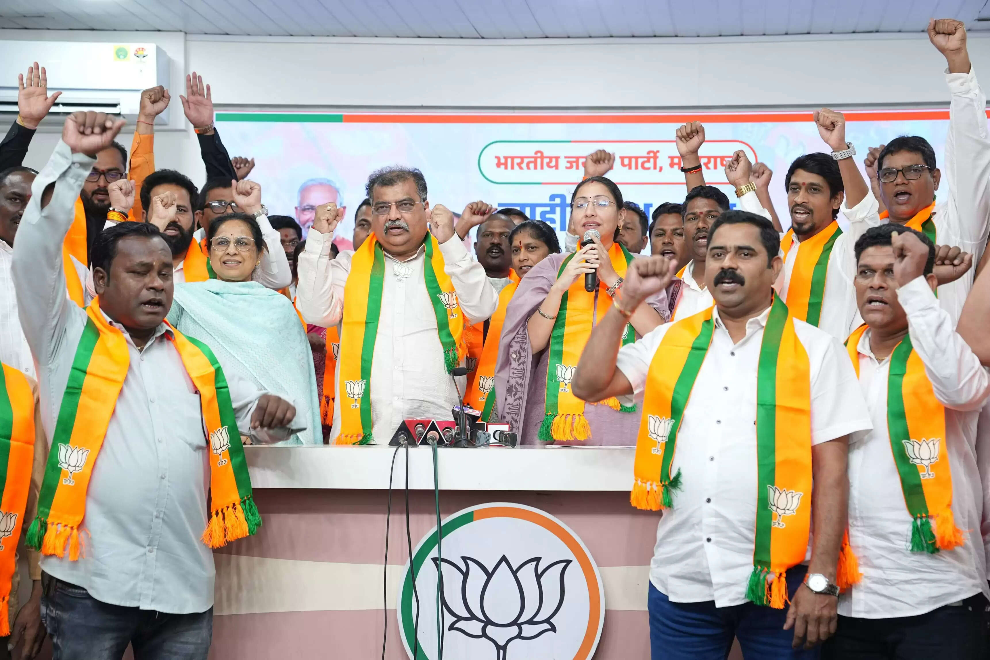 बविआ-उबाठा के पदाधिकारी और सैकड़ों कार्यकर्ता भाजपा में शामिल