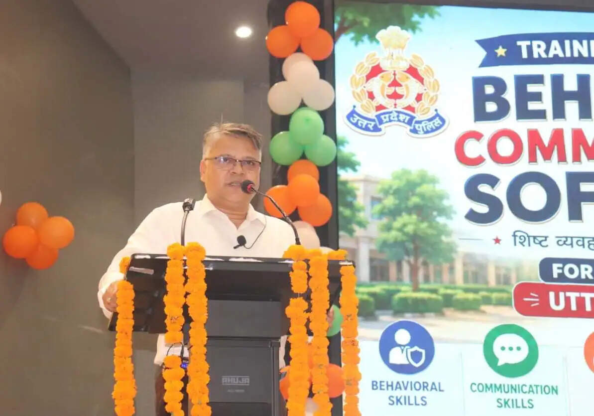 आम जनता से बातचीत के दौरान संयम, संवेदनशीलता और सकारात्मक रवैया अपनाना बेहद जरूरी : देव राजन वर्मा