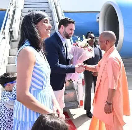 अमेरिका के उपराष्ट्रपति जेडी वेंस का मुख्यमंत्री योगी आदित्यनाथ ने किया स्वागत