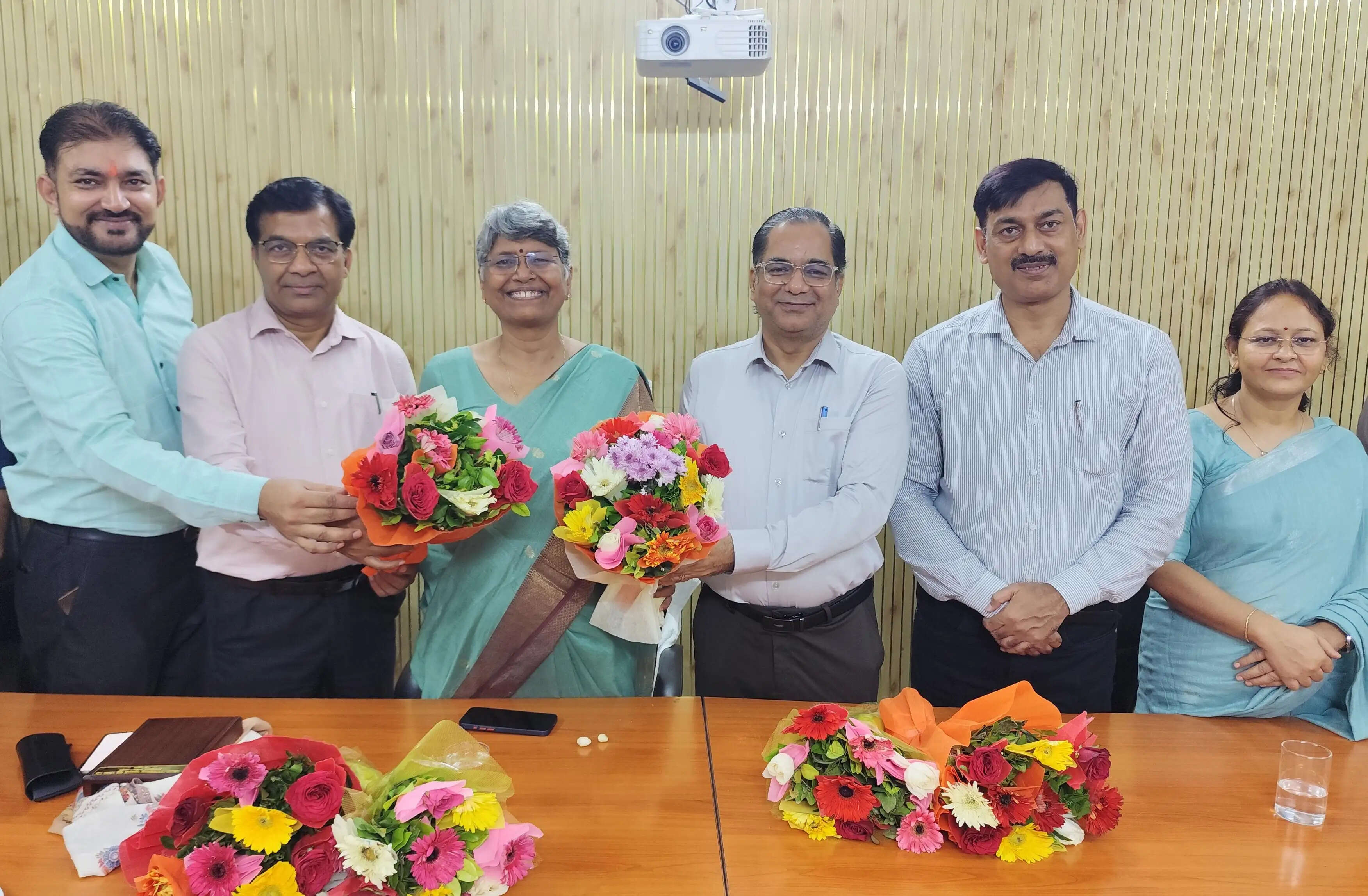 कुलपति प्रो. वंदना सिंह को विश्वविद्यालय परिवार ने दी भावभीनी विदाई