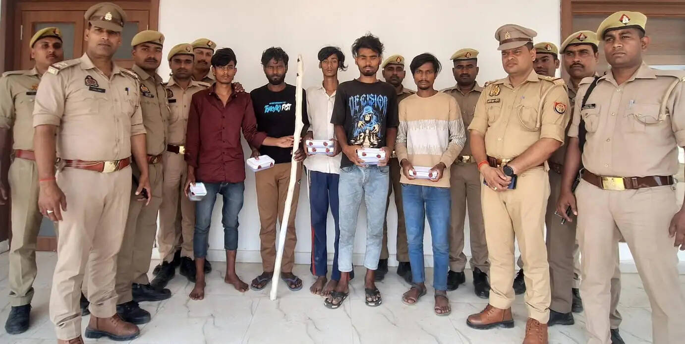 युवक की हत्या में फरार पांच आरोपित गिरफ्तार