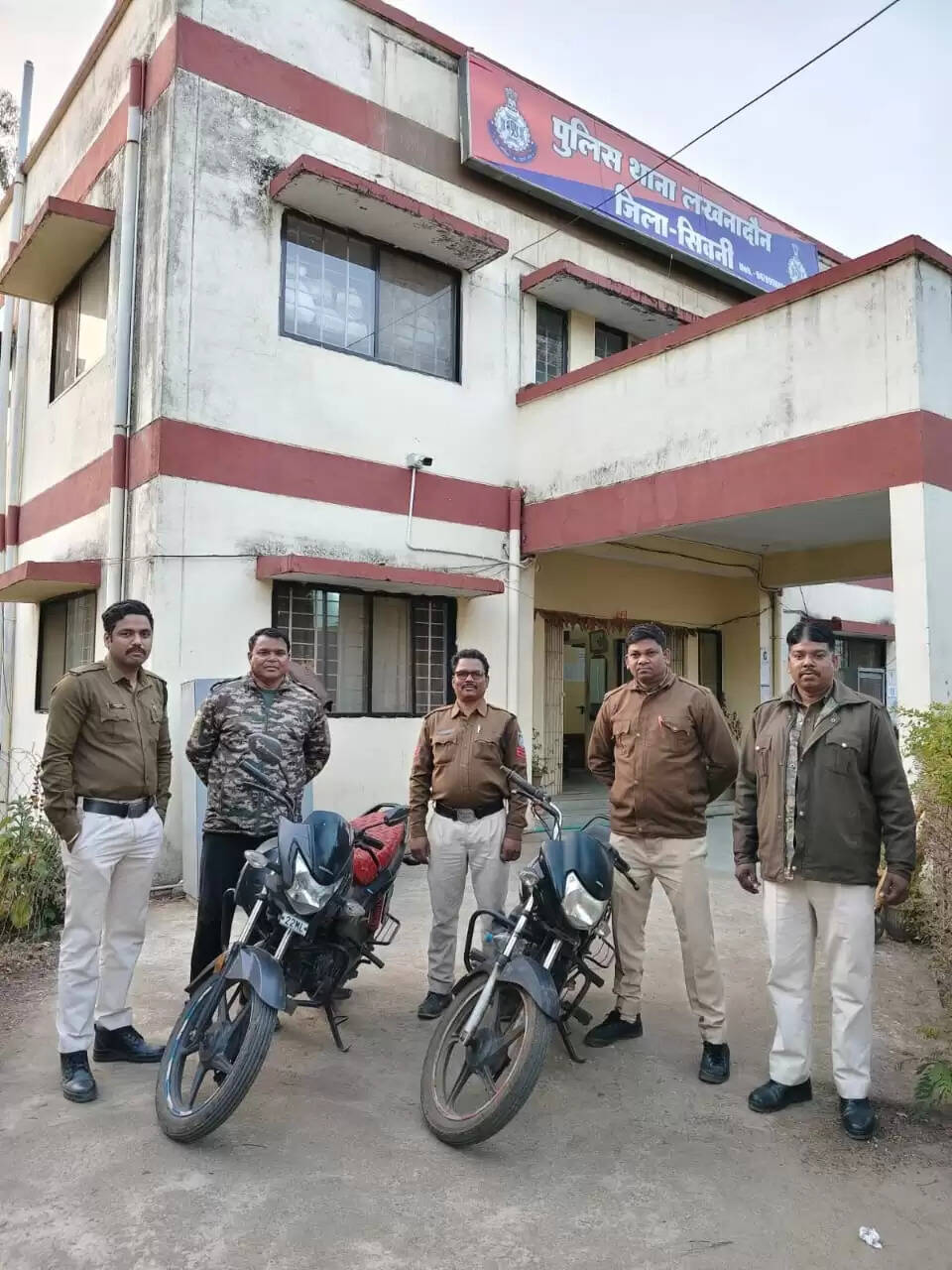 सिवनीः चोरी की 02 मोटरसाइकिलें बरामद, आरोपित गिरफ्तार