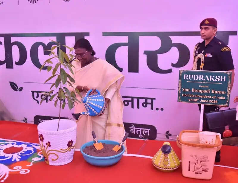 राष्ट्रपति ने की मप्र के बैतूल प्रदर्शनी में जनजातीय महिलाओं के बनाए उत्पादों की प्रशंसा