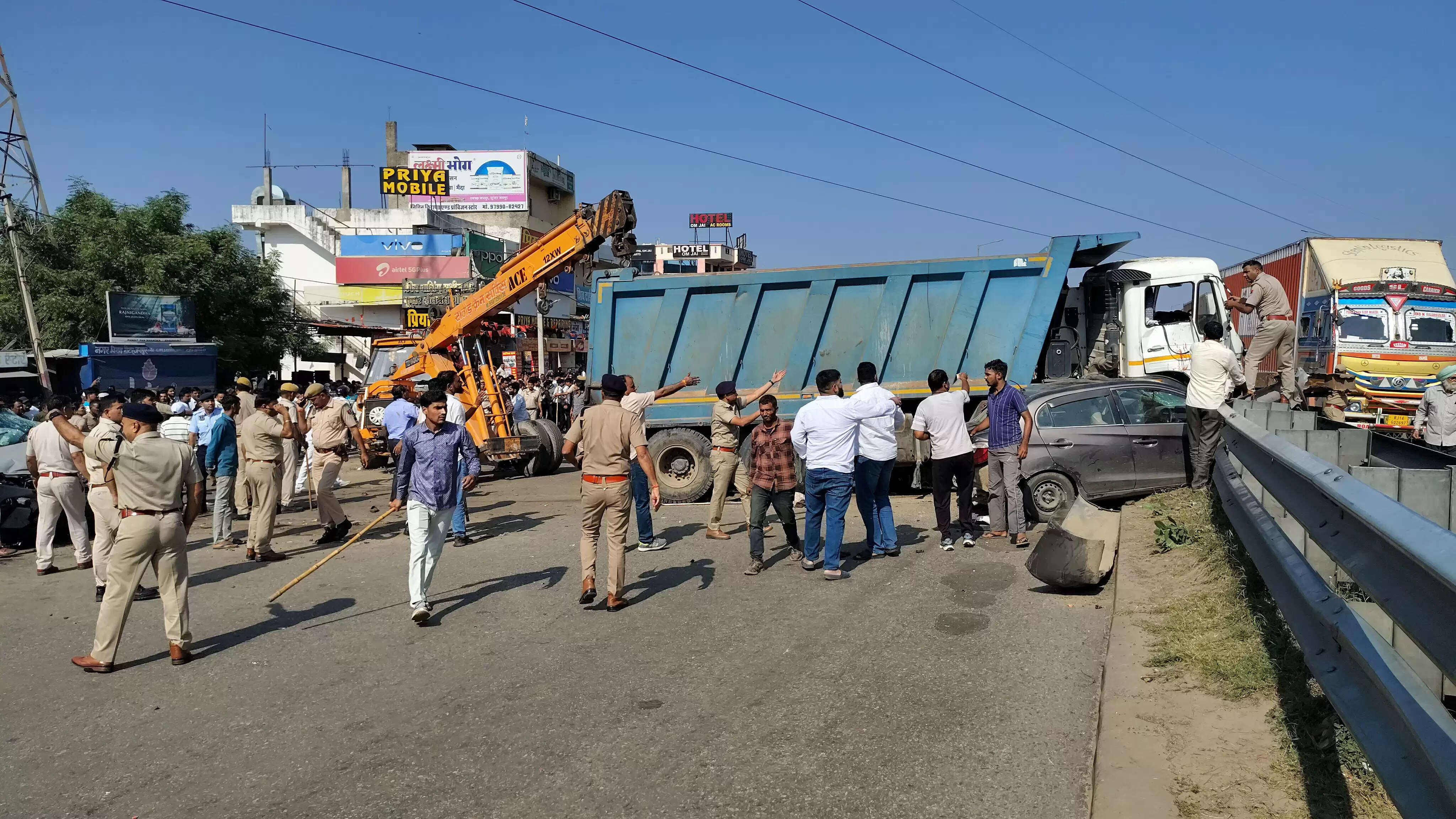 (अपडेट) जयपुर में तेज रफ्तार डंपर ने कई वाहनों को मारी टक्कर, चाैदह लोगों की मौत