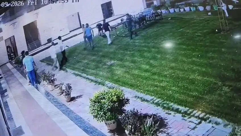 जींद : होटल में पार्टी के दौरान विवाद, हवाई फायरिंग के बाद गाड़ी में तोड़फोड़