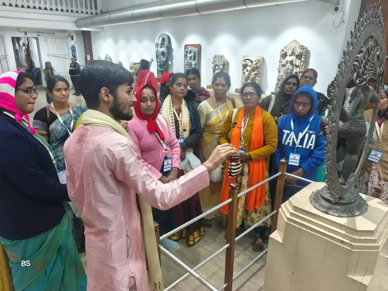 काशी तमिल संगमम—4: तमिल मेहमानों ने बीएचयू के भारत कला भवन को देखा