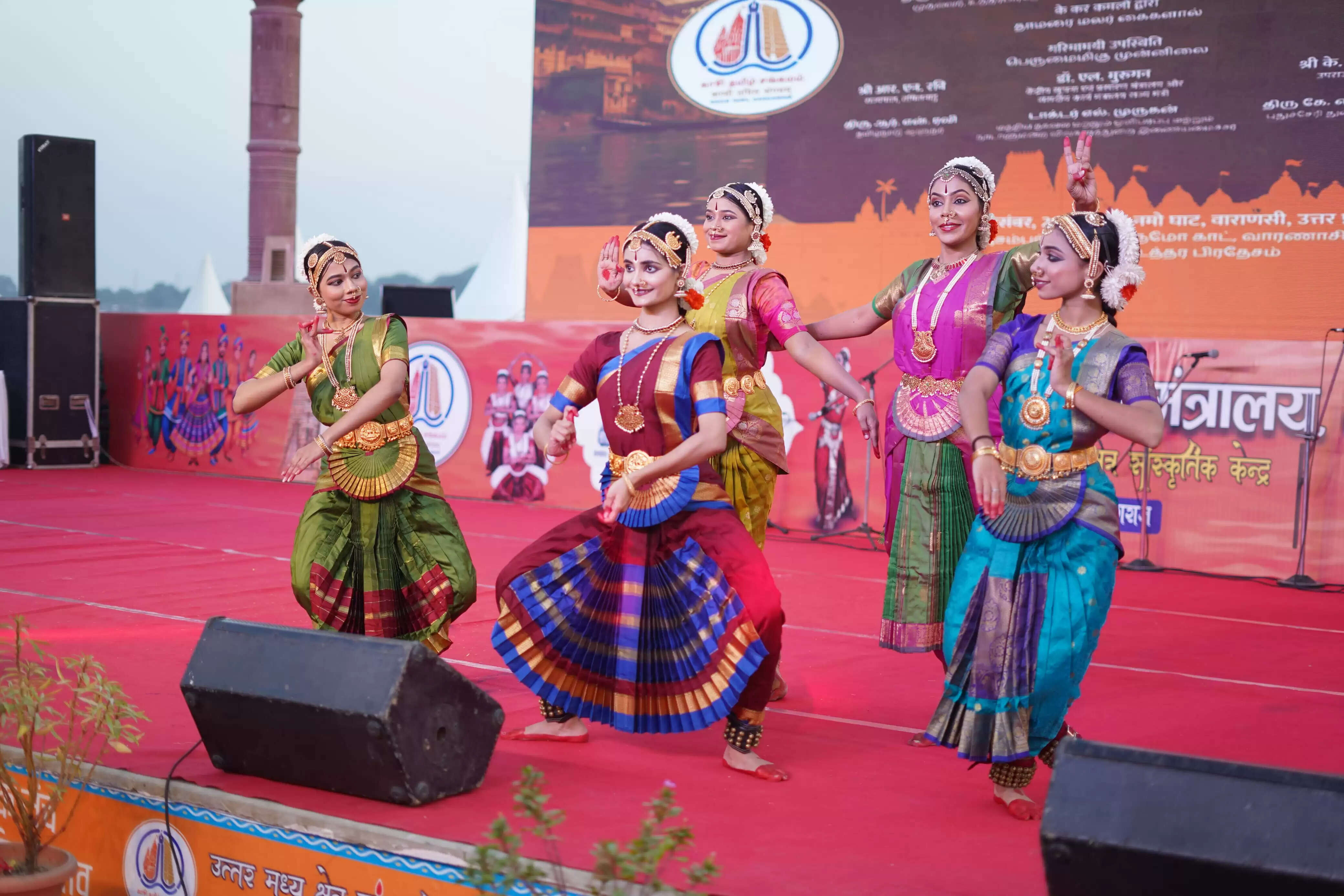 काशी तमिल संगमम 4.0 के सांस्कृतिक संध्या में नमोघाट के मुक्ताकाशी प्रांगण में झूमे मेहमान