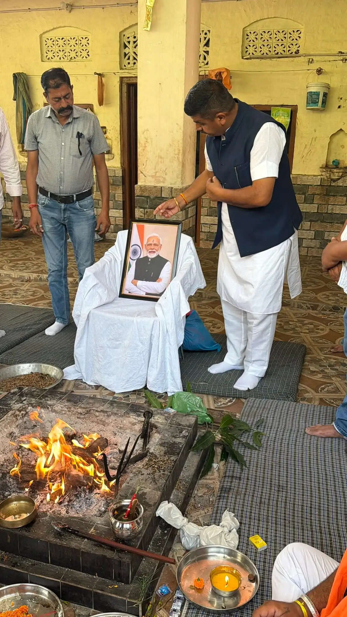 प्रधानमंत्री नरेंद्र मोदी के देश के सबसे लंबे कार्यकाल पर हरोली में हवन