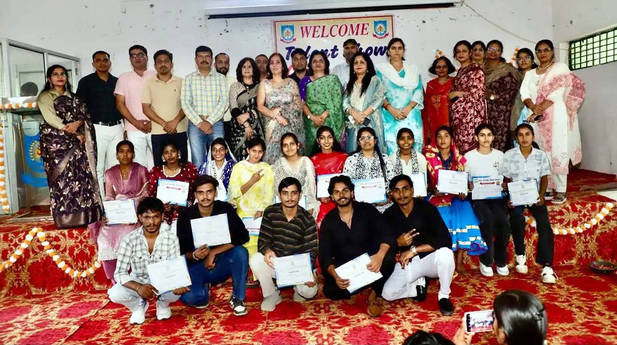 हिसार : नलवा कॉलेज में टैलेंट सर्च प्रतियोगिता में विद्यार्थियों ने दिखाई प्रतिभा