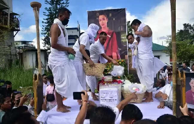 अहमदाबाद हादसे में दिवंगत एनगंथोई शर्मा को अंतिम विदाई, शोक में डूबा मणिपुर