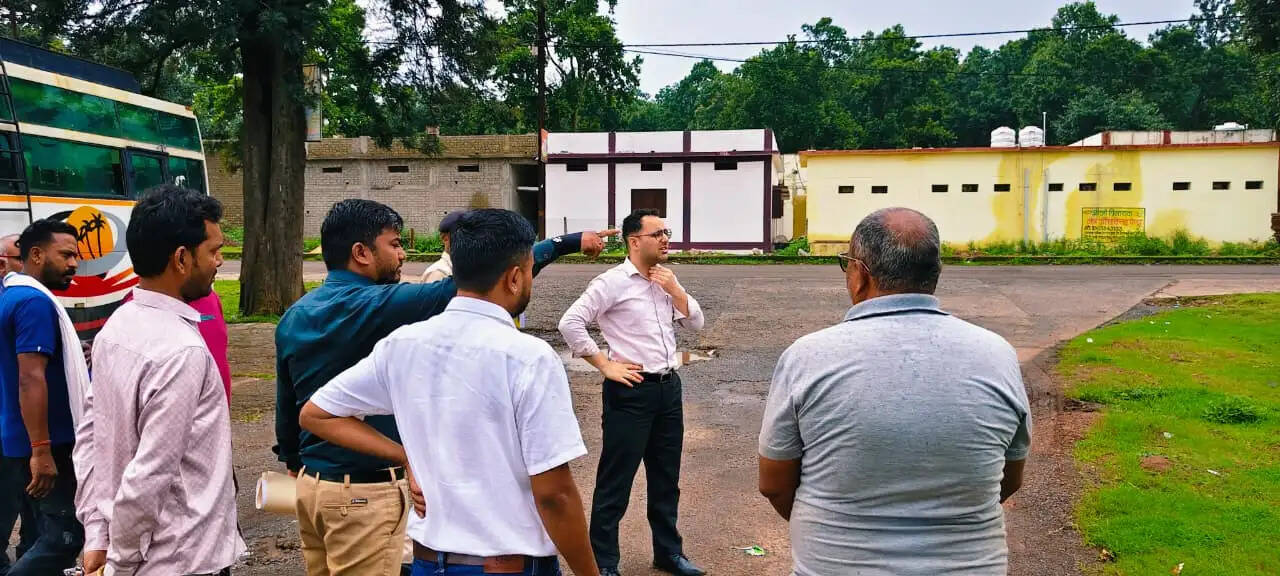 अनूपपुर: अमरकंटक बस स्टैंड के दुकानदारों ने एसडीएम को बताई समस्याया